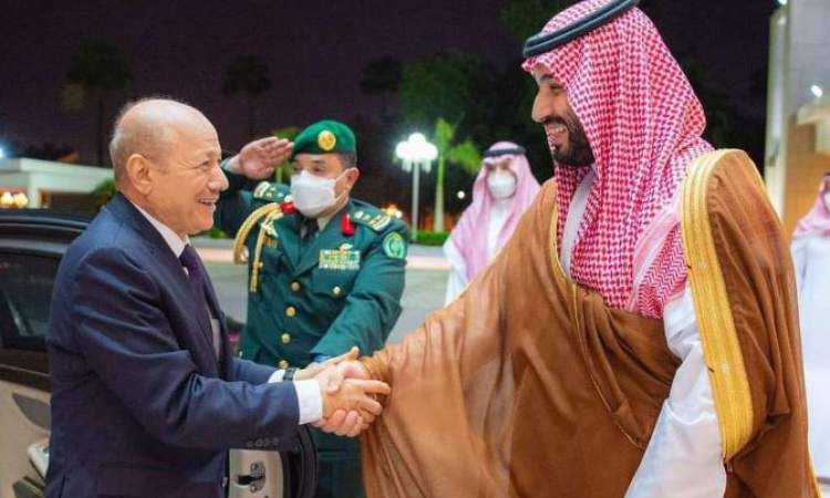 رئيس مجلس الرياض الرئاسي يشكو الخذلان السعودي الإماراتي