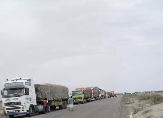 شاهد.. الكشف عن أكبر عملية نهب تطال الشاحنات التجارية في عدن (وثائق)