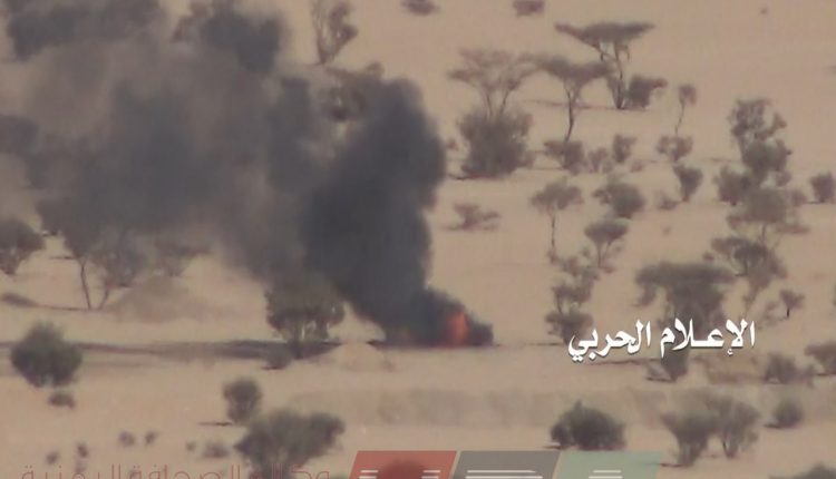 آلية ثالثة لقوات التحالف اثناء احتراقها في جبهة المهاشمة بمحافظة الجوف