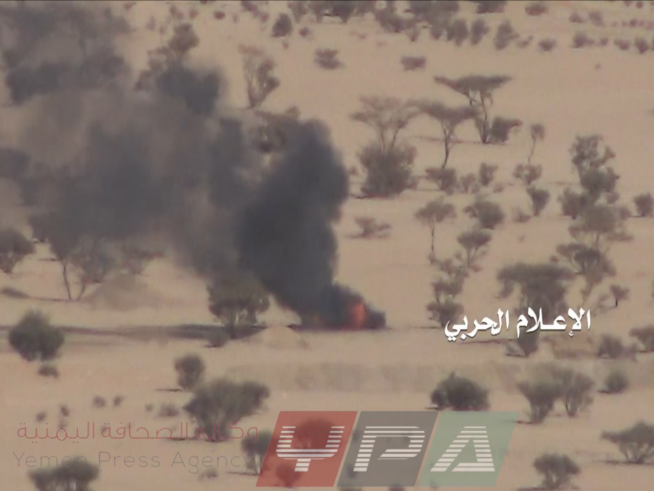 آلية ثالثة لقوات التحالف اثناء احتراقها في جبهة المهاشمة بمحافظة الجوف
