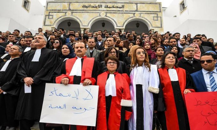 هيومن رايتس تطالب قيس سعيد بالتوقف عن استهداف القضاة هيومن رايتس تطالب قيس سعيد بالتوقف عن استهداف القضاة
