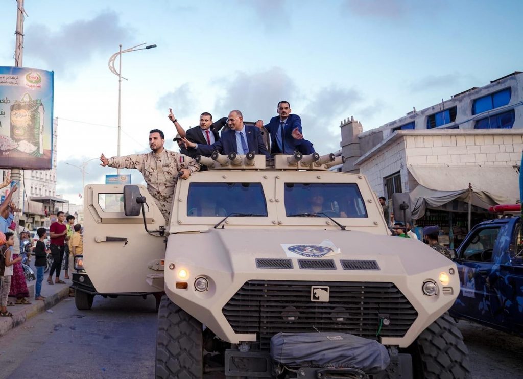 الرياض تحذر أبوظبي في جنوب اليمن وتستدعي رئيس "الإنتقالي" لايقافه
