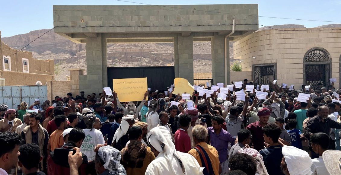 انتفاضة شعبية في دوعن حضرموت تضامن مع فرقة البندر للمسرح2