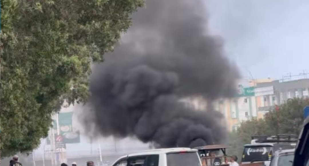 المكلا احتجاجات الكهرباء تقطع الشوارع
