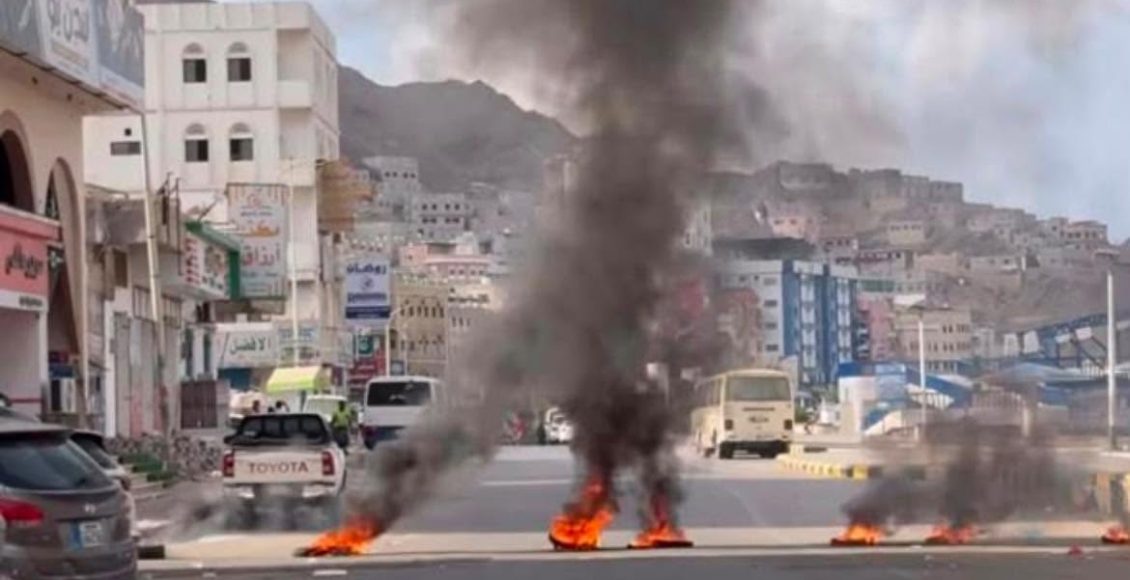 المكلا احتجاجات الكهرباء تقطع الشوارع 2