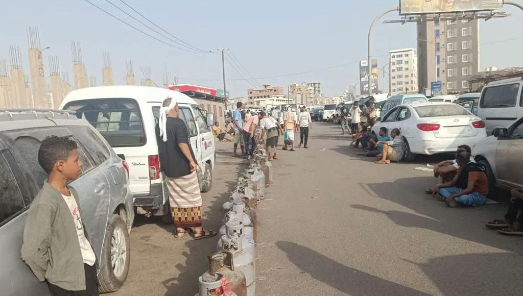 عدن حرب الخدمات الغاز المنزلي طوابير السعودية
